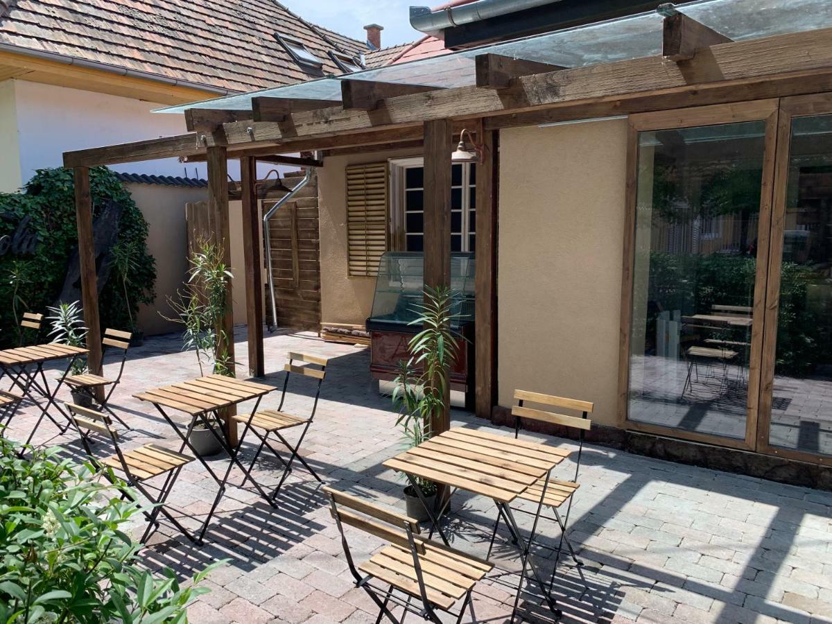 Silver Lounge Сиофок Екстериор снимка