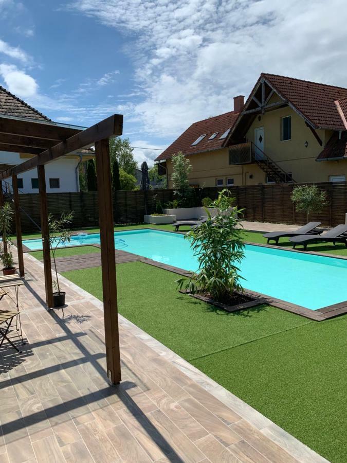 Silver Lounge Сиофок Екстериор снимка